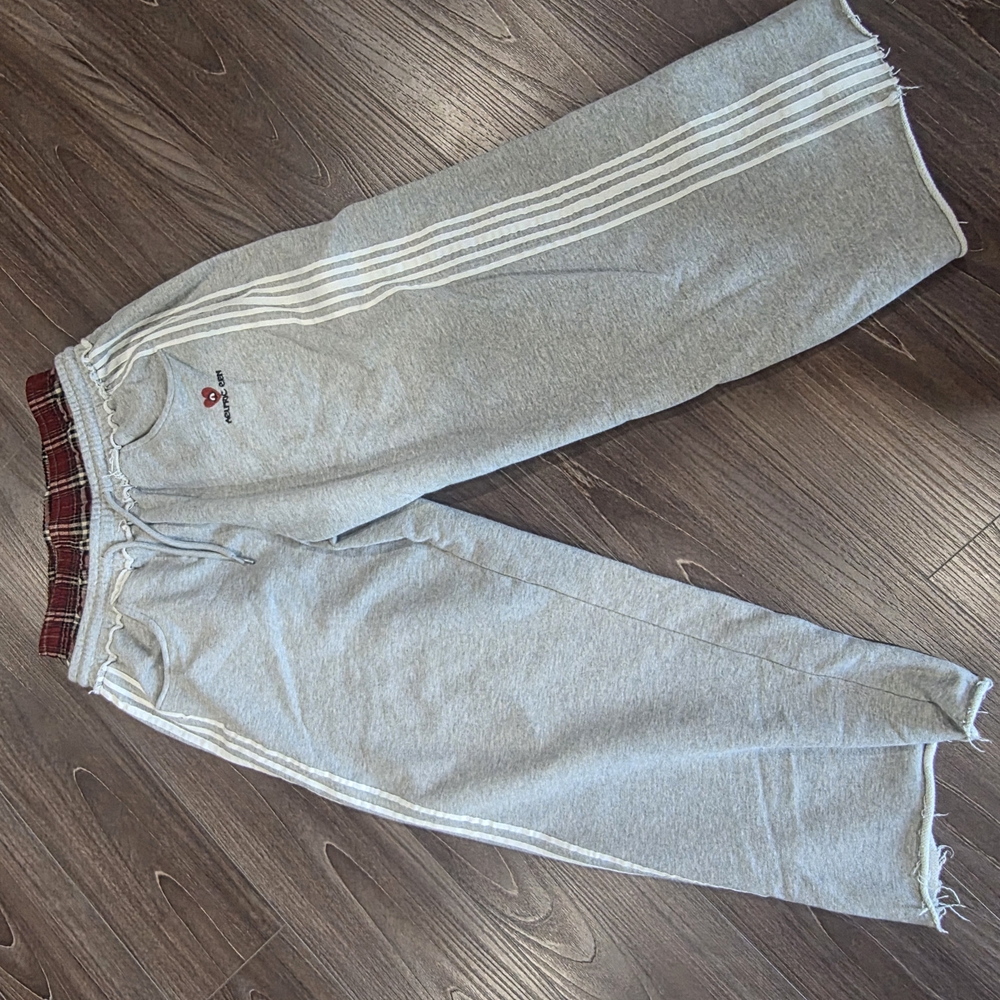 Aelfric Eden Gray Sweatpants with White Stripes